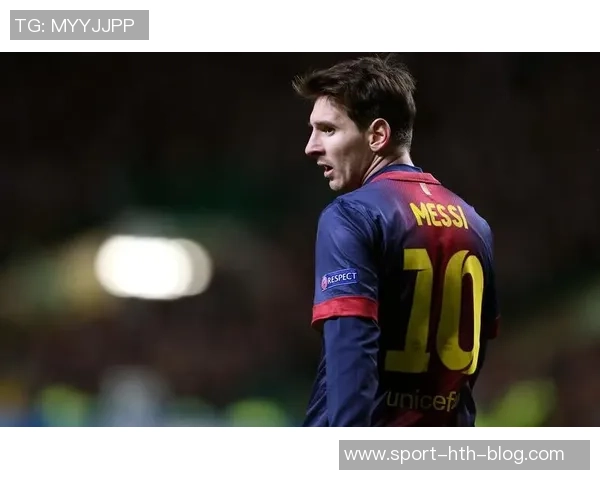 巴黎新赛季第四款球衣发布黑色主调搭配炭灰与玫瑰色渐变设计